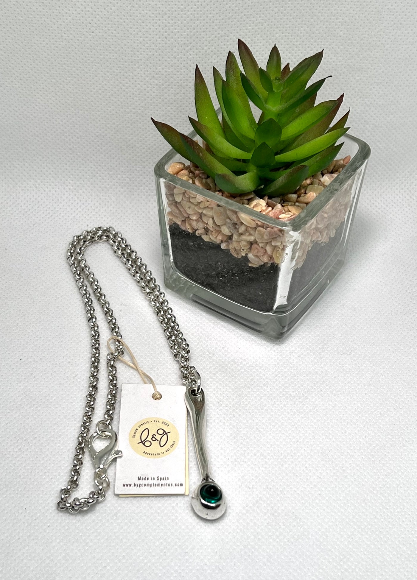 Collar con piedra colgante b&g